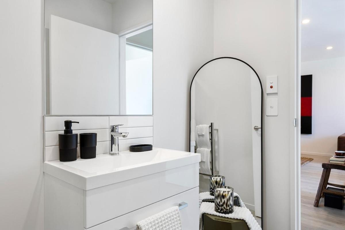 Serene Spaces On Tuam - 2 Bedroom Apartment Christchurch Exterior photo